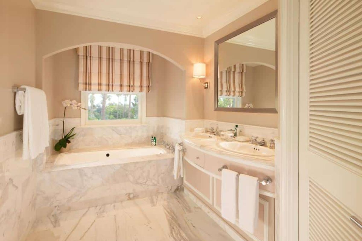 the-beverly-hills-hotel-baño2 hoteles de lujo en Beverly Hills