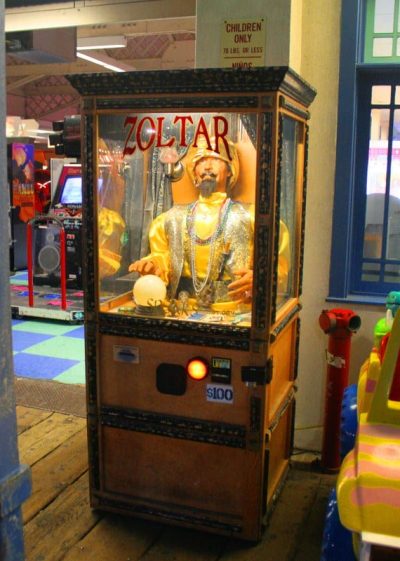 Máquina de Zoltar, de la película "Big" en el muelle de Santa Mónica